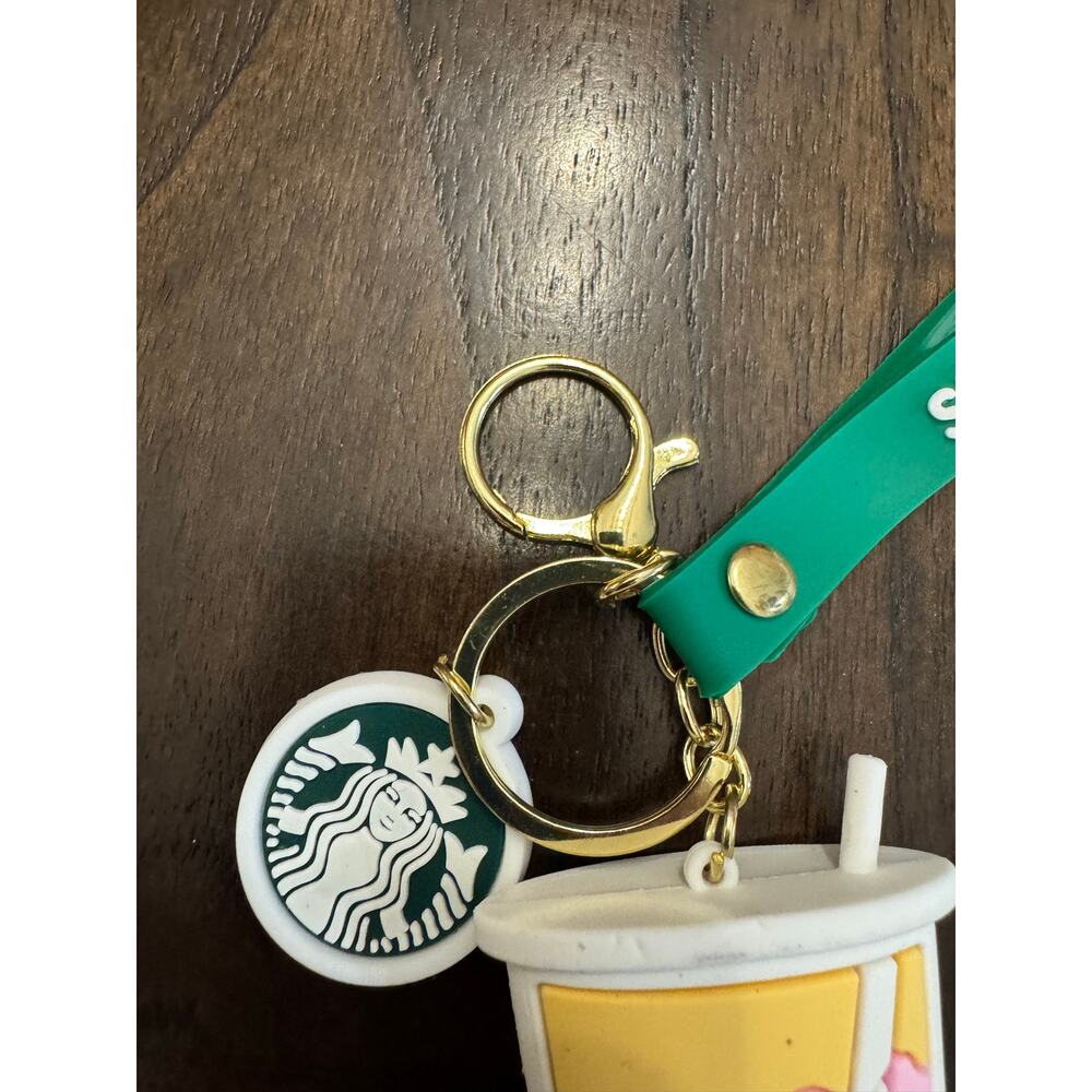 Starbucks bubble tea keychain with pink drink and black tapioca pearls - Picture 4 of 4